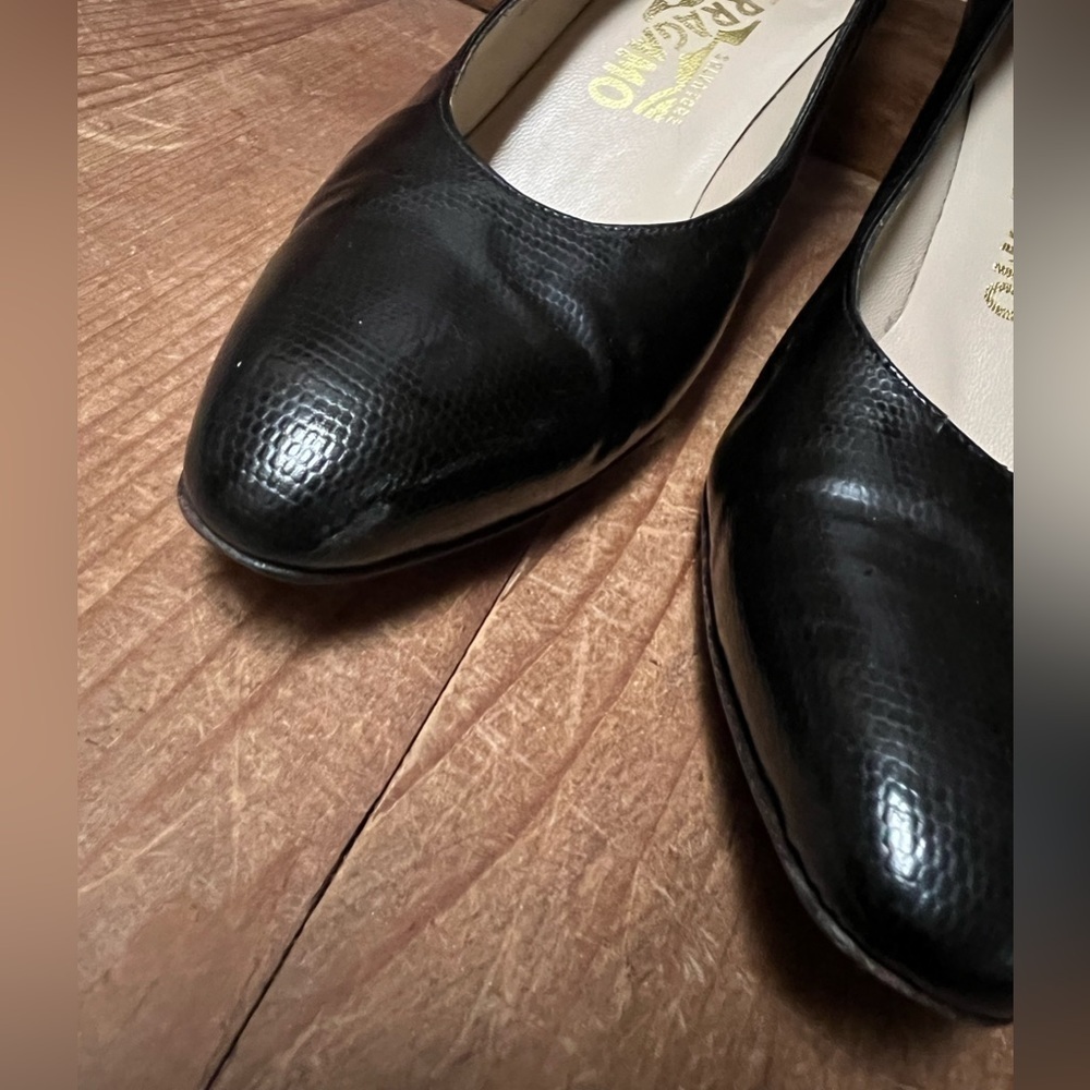 *flash sale* Salvatore Ferragamo Black leather pumps - classic - Picture 4 of 7